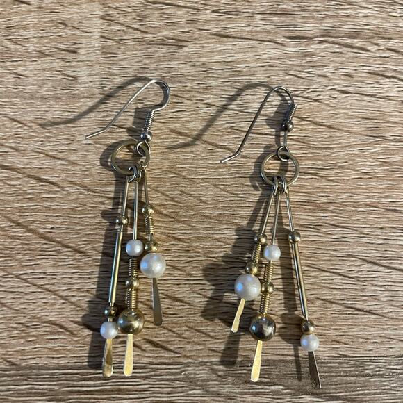 Pearl and Gold Tone Classic Dangle Earrings Retro - Picture 4 of 4